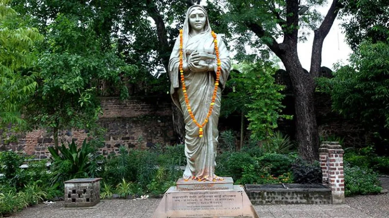 जॉयमति कुंवोरी: खून से लथपथ मगर राजा ...