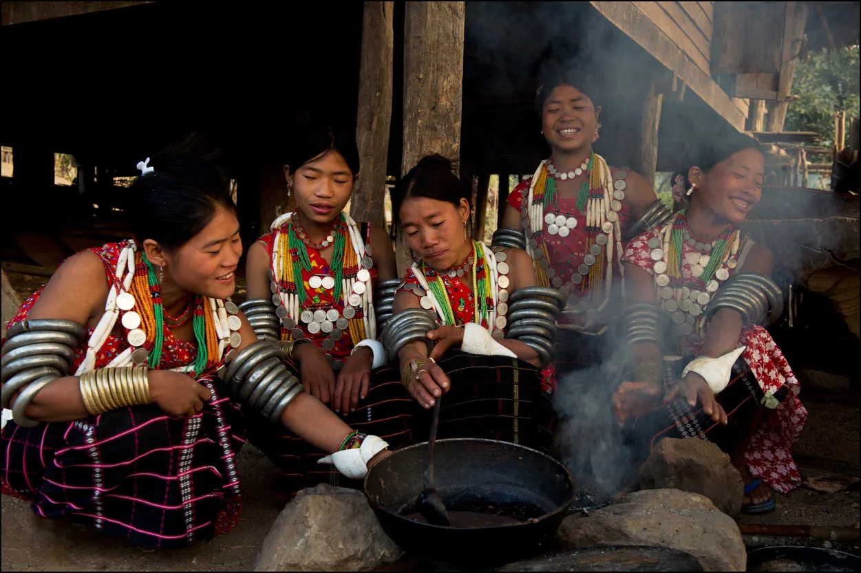 Khiamniungan women collaborating together